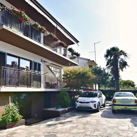 With A Parking Space - 22565