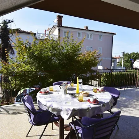 Apartment With A Parking Space - 22565 Umag