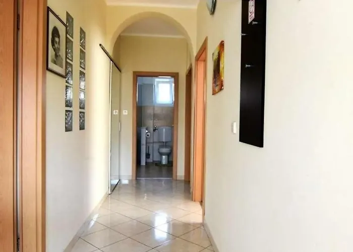 With Parking Space - 22565 Apartmán Umag